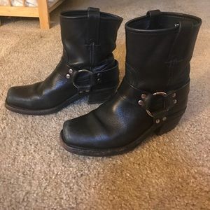 Frye Harness 8R boots size 7....